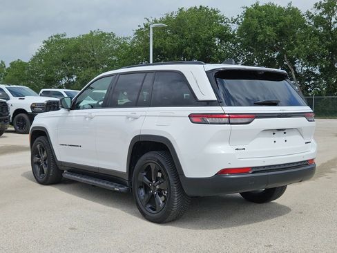 Used 2023 Jeep Grand Cherokee Limited w/ Luxury Tech Group II AWD/4WD image 5