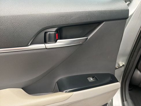 Used 2019 Toyota Camry L image 22