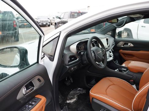 New 2026 Chrysler Pacifica Pinnacle AWD/4WD image 10