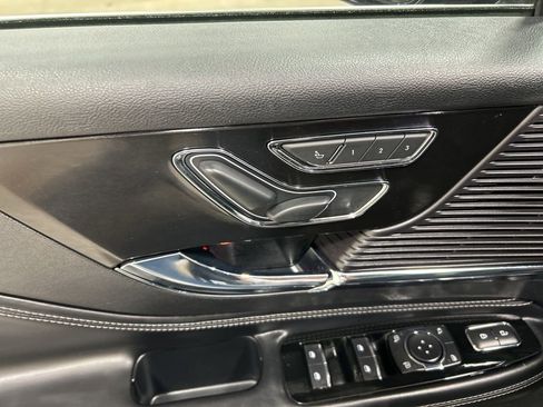 Certified 2022 Lincoln Corsair AWD w/ Premium Package image 12