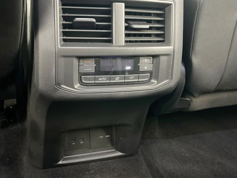 Used 2023 Volkswagen Atlas SE image 24