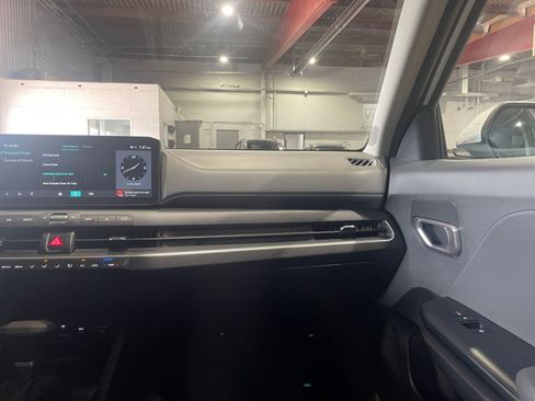 Used 2025 Kia K4 LXS image 33