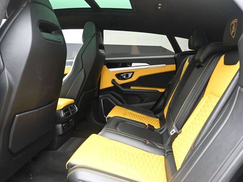 Used 2021 Lamborghini Urus AWD/4WD image 22