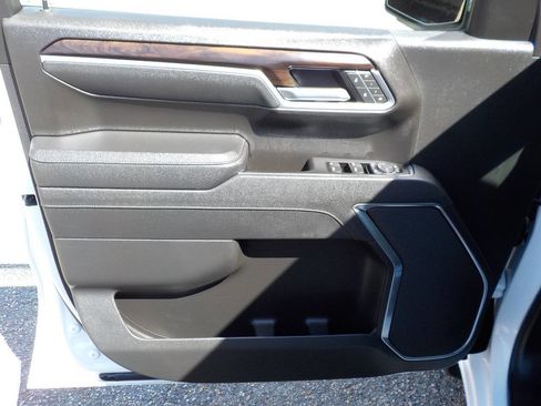 Used 2025 GMC Sierra 1500 SLT image 14