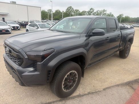 Used 2024 Toyota Tacoma TRD Off-Road AWD/4WD image 1
