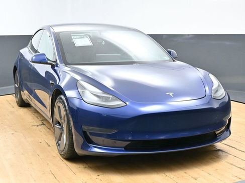 Used 2021 Tesla Model 3 Standard Range Plus RWD image 4