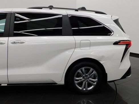 Used 2023 Toyota Sienna XSE image 21