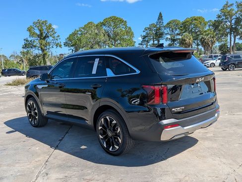 Certified 2025 Kia Sorento EX w/ Panoramic Sunroof Package FWD image 6