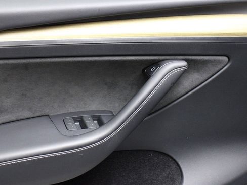 Used 2023 Tesla Model Y Long Range image 13