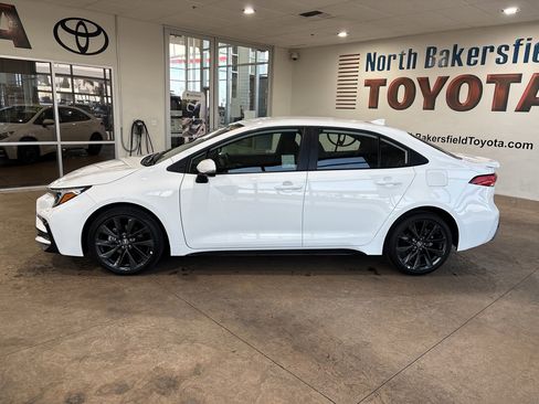 Certified 2025 Toyota Corolla SE w/ Convenience Package image 7