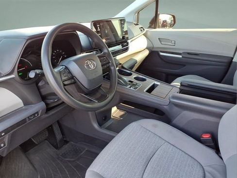 Used 2022 Toyota Sienna LE AWD/4WD image 12
