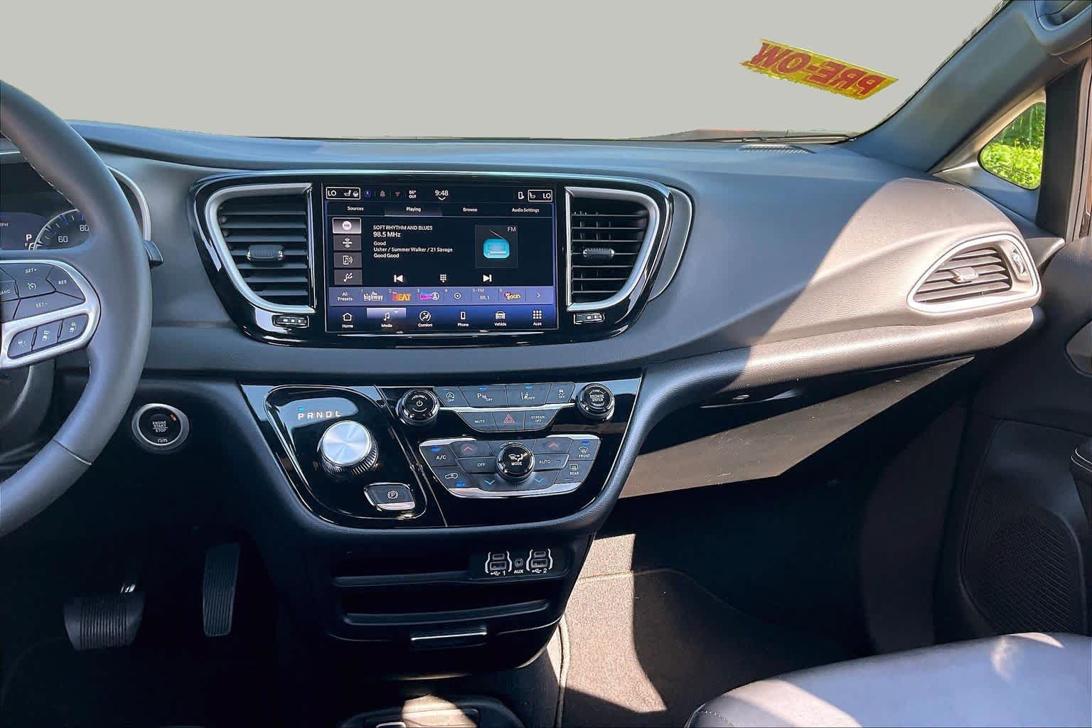 Used 2025 Chrysler Pacifica Select FWD image 7