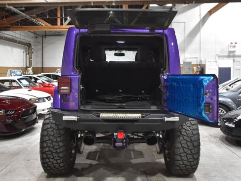 Used 2017 Jeep Wrangler Unlimited Rubicon w/ Cold Weather Group image 45