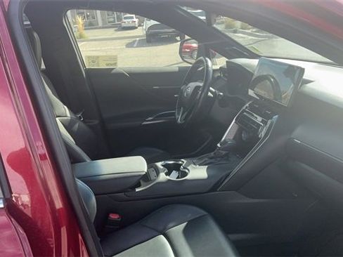 Used 2022 Toyota Venza XLE image 38