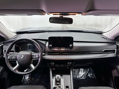 Used 2024 Mitsubishi Outlander SE image 29