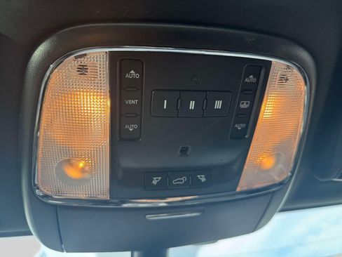 Used 2017 Jeep Grand Cherokee Overland AWD/4WD image 28