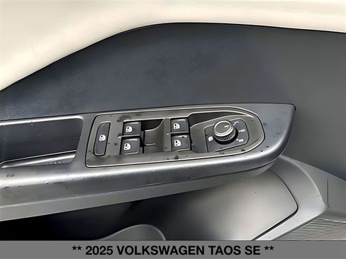 Used 2025 Volkswagen Taos SE w/ Panoramic Sunroof Package image 15