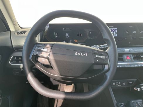 Used 2025 Kia K4 LXS image 25
