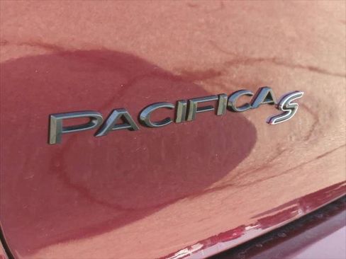 Certified 2019 Chrysler Pacifica Limited w/ S Appearance Package FWD image 12