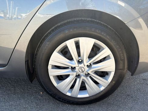 Used 2025 Nissan Sentra S image 28