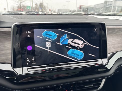 Used 2024 Volkswagen Atlas SEL Premium R-Line image 28