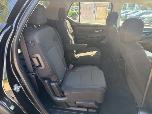 Used 2020 Chevrolet Traverse LT image 13
