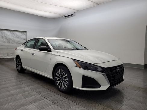 Used 2024 Nissan Altima 2.5 SV image 13