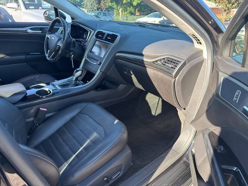 Used 2014 Ford Fusion SE w/ Equipment Group 202A FWD image 17