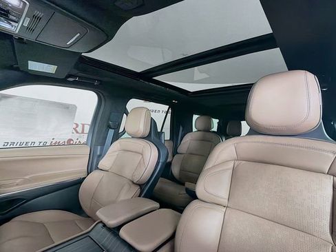 New 2025 Lincoln Navigator L Black Label AWD/4WD image 23