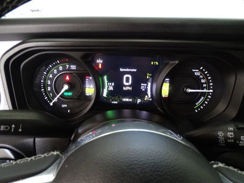 Certified 2025 Jeep Wrangler Unlimited Sahara w/ Safety Group AWD/4WD image 15