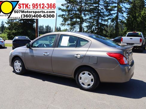 Used 2016 Nissan Versa SV FWD image 7