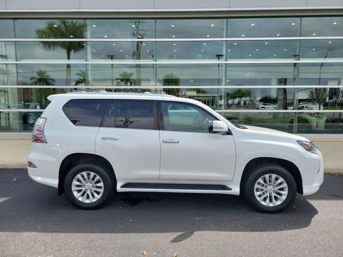 Used 2021 Lexus GX 460 Premium w/ Premium Package image 3