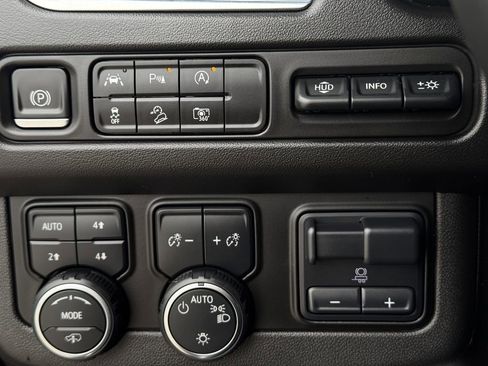 Used 2023 Chevrolet Tahoe High Country AWD/4WD image 22