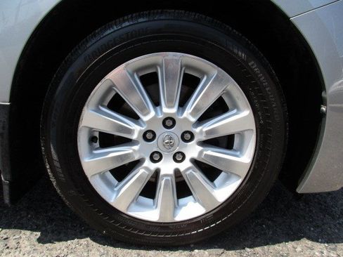 Used 2014 Toyota Sienna LE AWD/4WD image 13