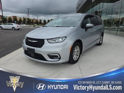 Used 2023 Chrysler Pacifica Touring-L