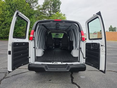 Used 2016 GMC Savana 2500 RWD image 10