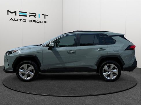 Used 2021 Toyota RAV4 XLE Premium AWD/4WD image 5