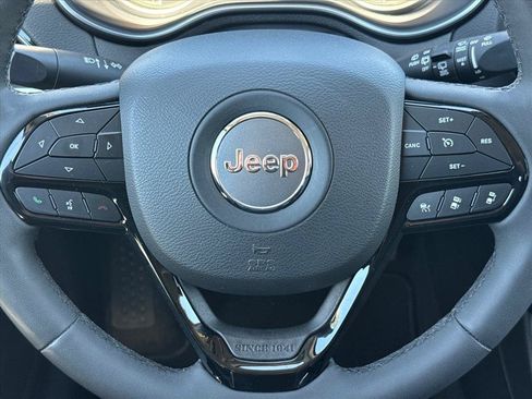 Used 2023 Jeep Cherokee Altitude Lux AWD/4WD image 14