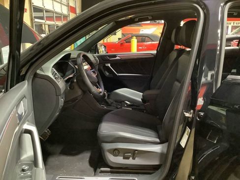Used 2024 Volkswagen Tiguan SE R-Line image 6