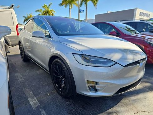 Used 2016 Tesla Model X 90D image 2