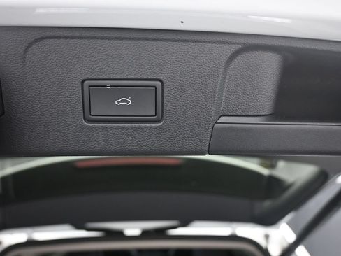 Used 2024 Volkswagen Atlas SE FWD image 25