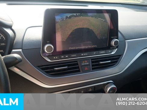 Used 2025 Nissan Altima 2.5 SR FWD image 9
