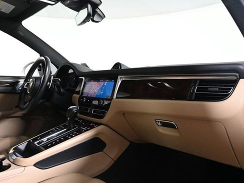 Certified 2022 Porsche Macan AWD/4WD image 17