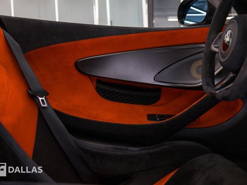 Used 2020 McLaren 600LT Spider RWD image 31