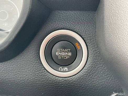 Used 2020 RAM 1500 Big Horn AWD/4WD image 9
