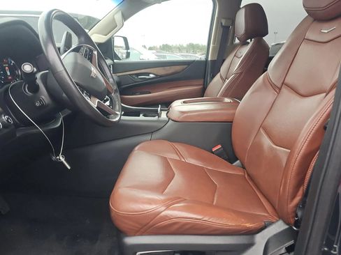 Used 2020 Cadillac Escalade Luxury image 2
