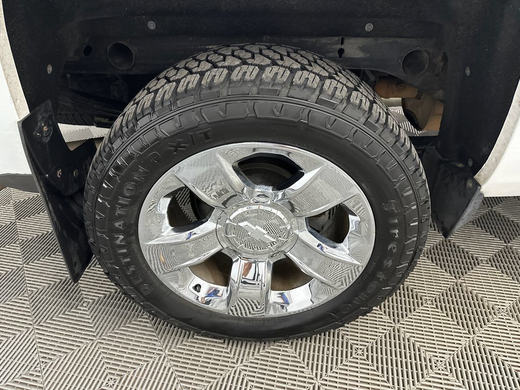 Used 2016 Chevrolet Silverado 1500 LTZ Z71 w/ LTZ Plus Package AWD/4WD image 19