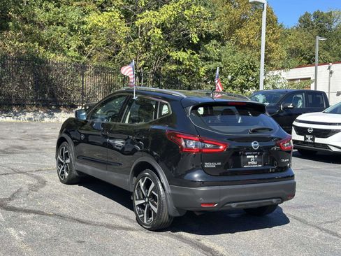 Used 2021 Nissan Rogue Sport SL w/ Premium Package image 4