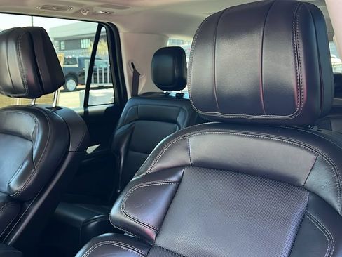Certified 2025 Lincoln Navigator L Reserve AWD/4WD image 15