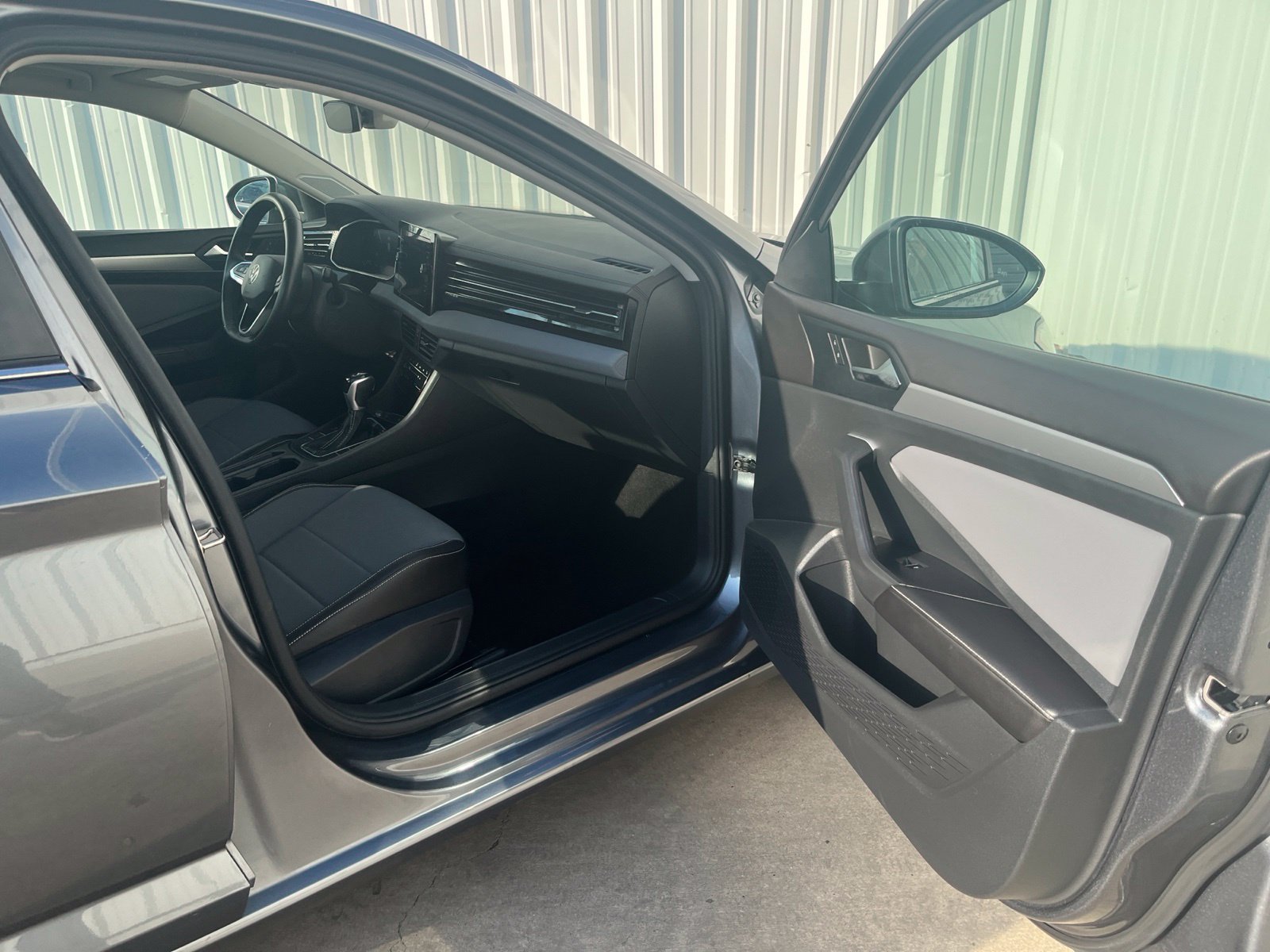 Used 2025 Volkswagen Jetta SE FWD image 16